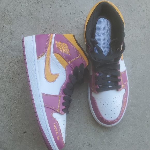 Jordan 1 Mid DOD Day Of The Dead La Familia Size 9.5 - Picture 1 of 6